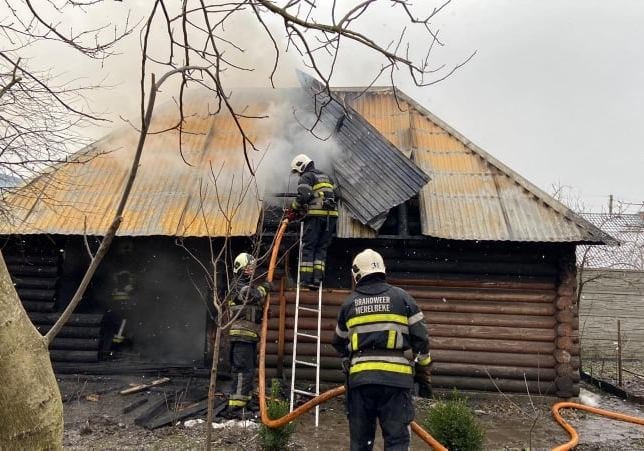 У Червонограді загорілася дерев'яна лазня, - ФОТО