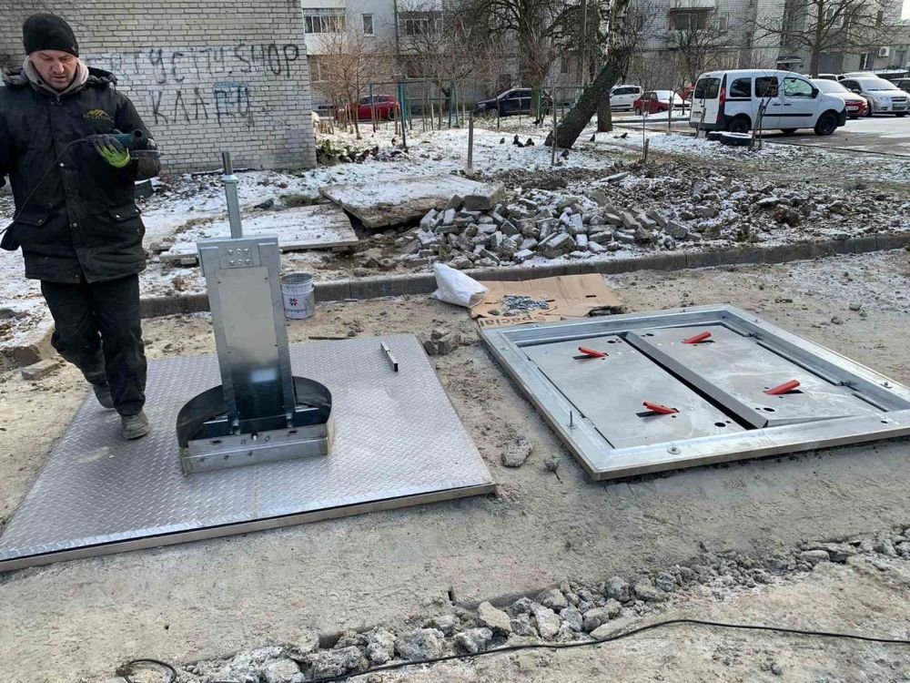 У Львові встановили підземний майданчик для збору відходів на вулиці Повітряній, - ФОТО