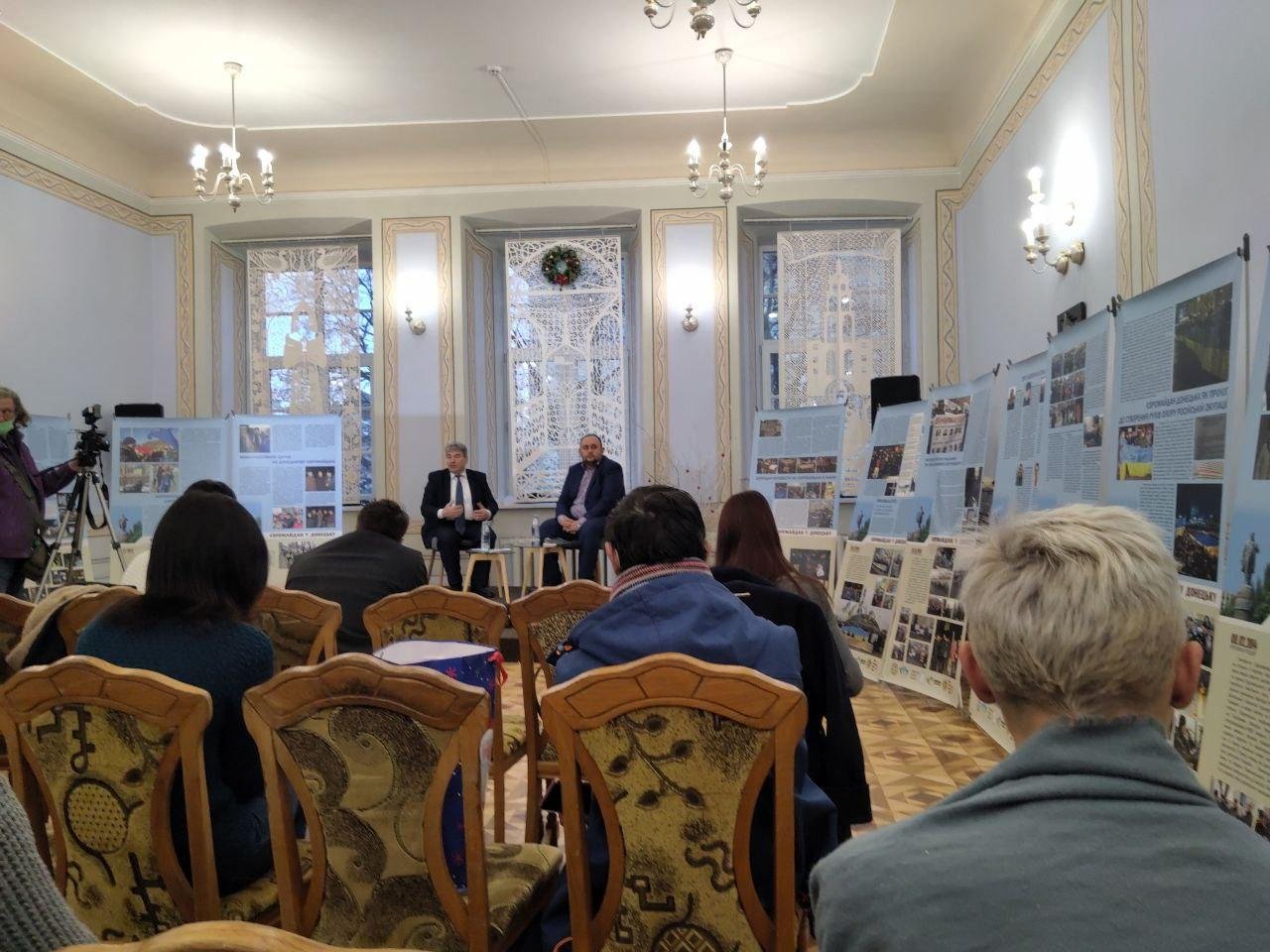 У Львові відкрилася виставка «Євромайдан у Донецьку», - ФОТО