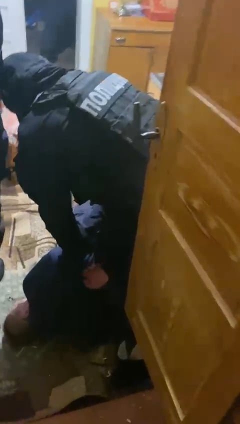 На Львівщині зловмисник розповсюджував наркотики: йому загрожує до 10 років тюрми