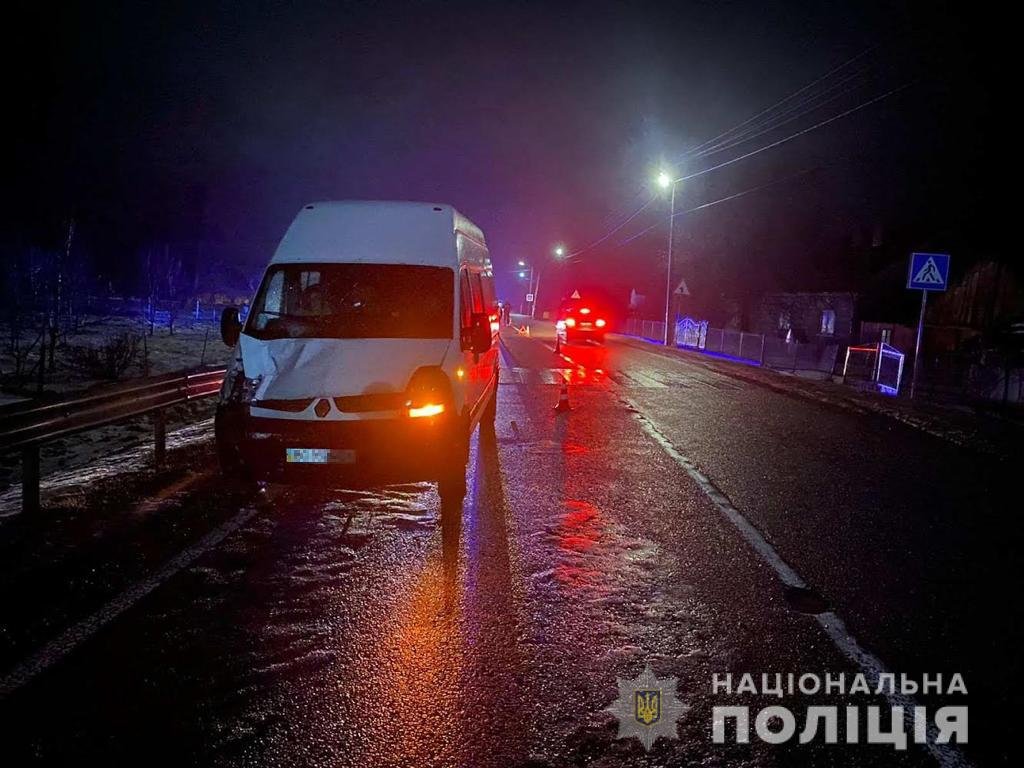 На Львівщині мікроавтобус збив на смерть чоловіка
