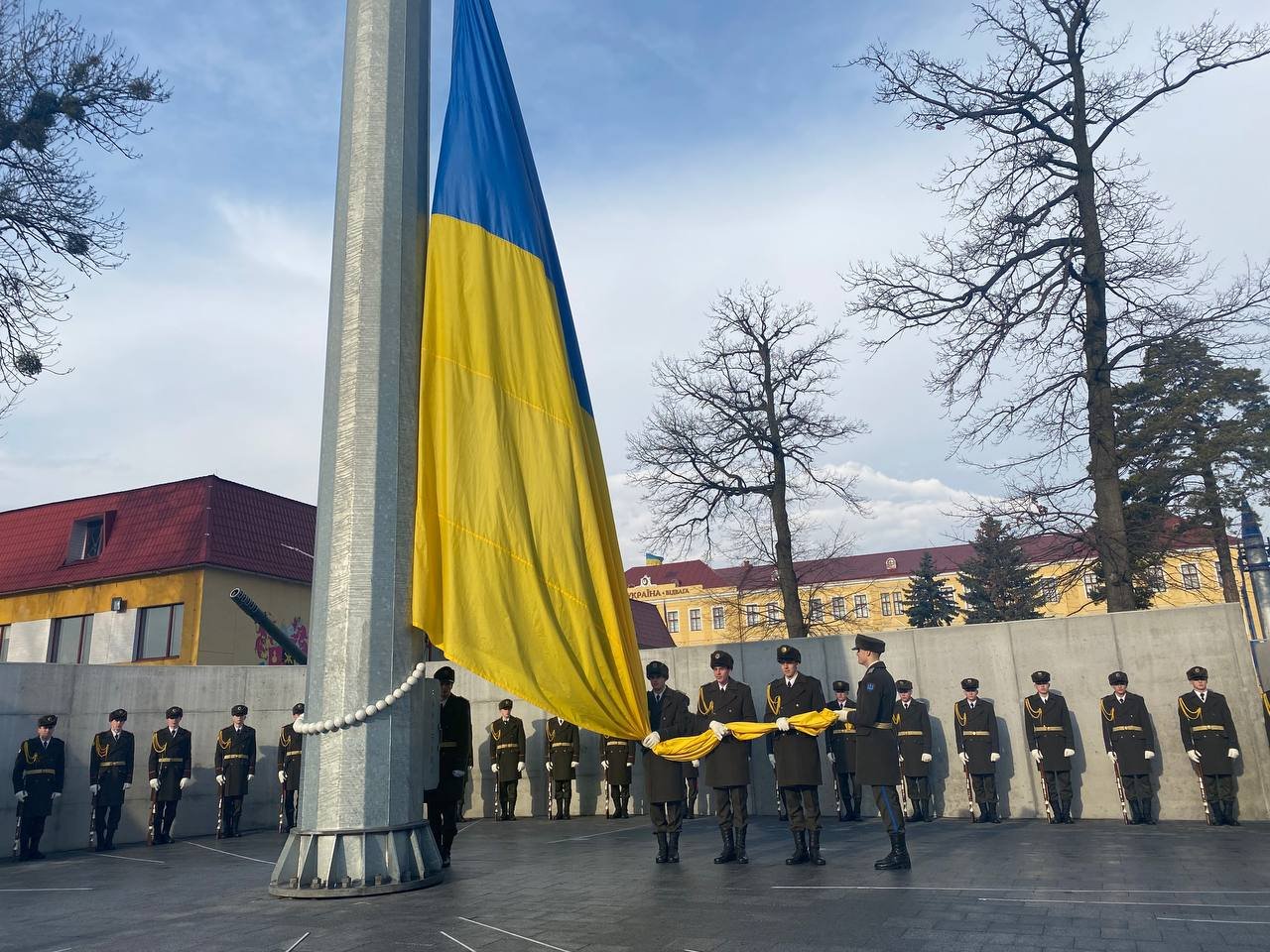 День єднання у Львові: біля Академії сухопутних військ провели урочистості, - ФОТО, ВІДЕО