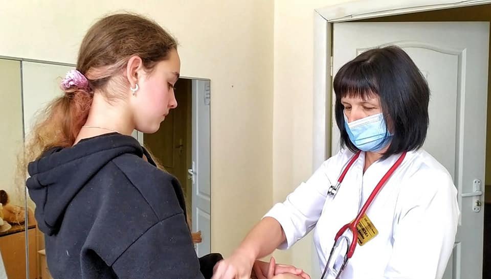 Майже рік реабілітації: у Львові лікарі рятували дитину з рідкісним побічним ефектом після коронавірусу