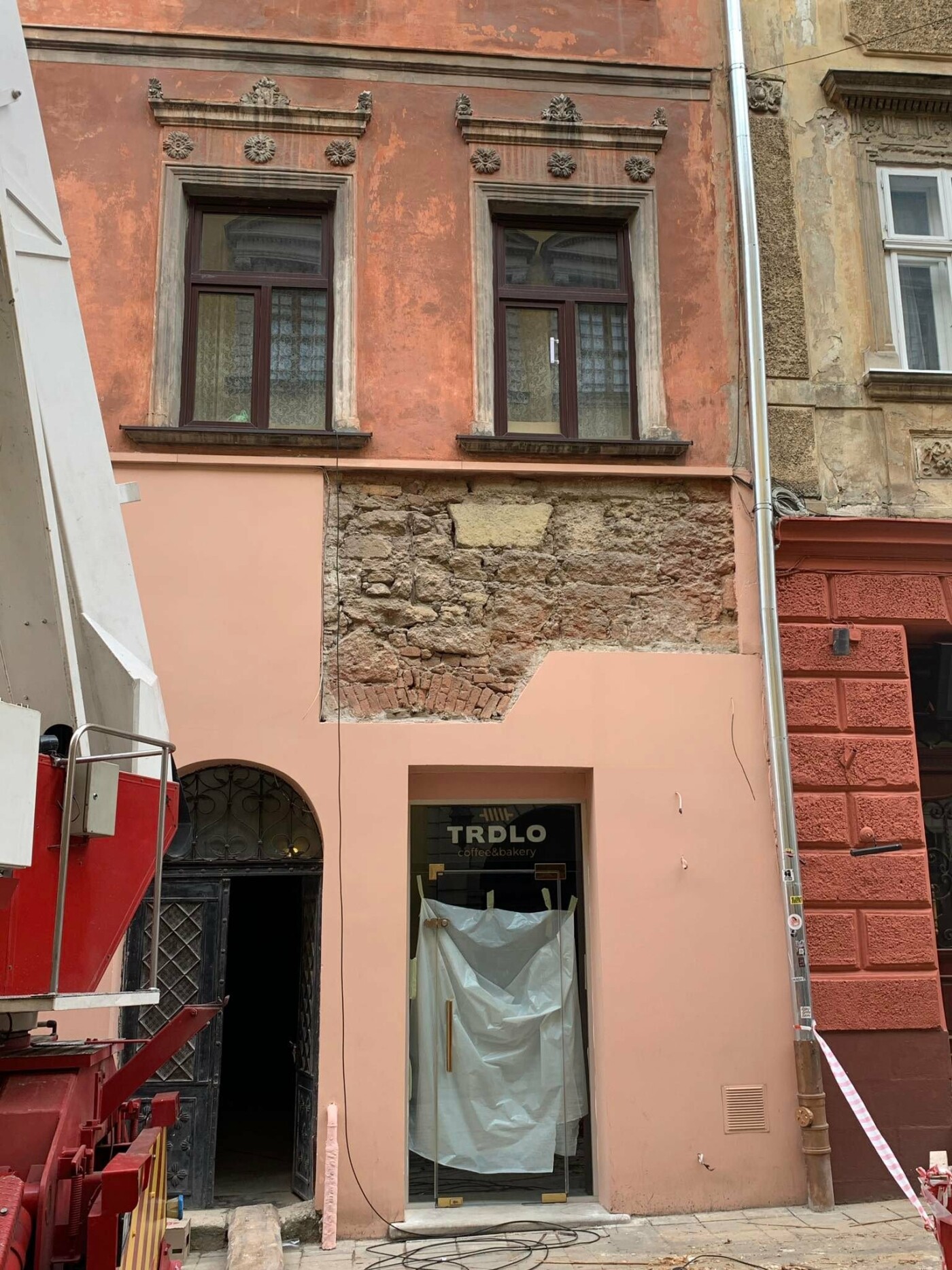 Обвал будинку у Львові: у мерії повідомили попередні причини інциденту, - ВІДЕО