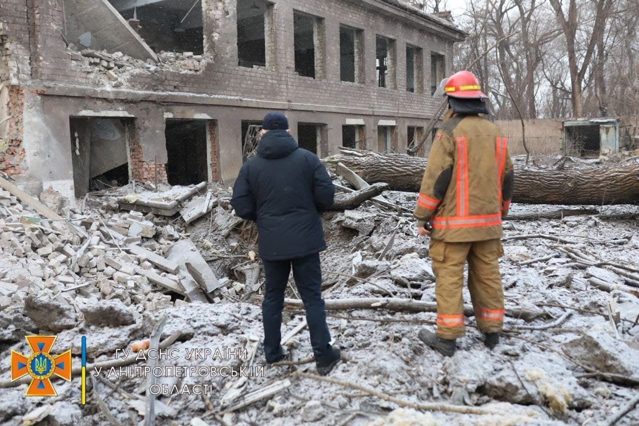 Фото - ДСНС Дніпрпетровської області, Росія завдала ракетних ударів у місті Дніпро Росія завдала ракетних ударів у місті Дніпро