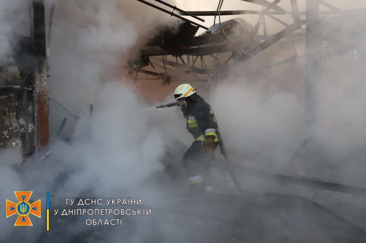 Фото - ДСНС Дніпрпетровської області, Росія завдала ракетних ударів у місті Дніпро Росія завдала ракетних ударів у місті Дніпро