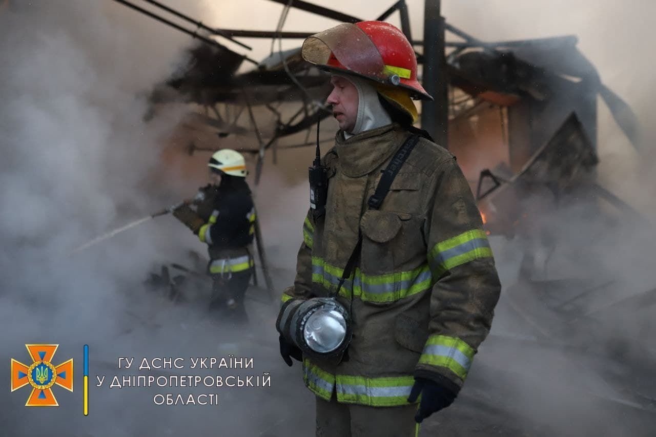 Фото - ДСНС Дніпрпетровської області, Росія завдала ракетних ударів у місті Дніпро Росія завдала ракетних ударів у місті Дніпро