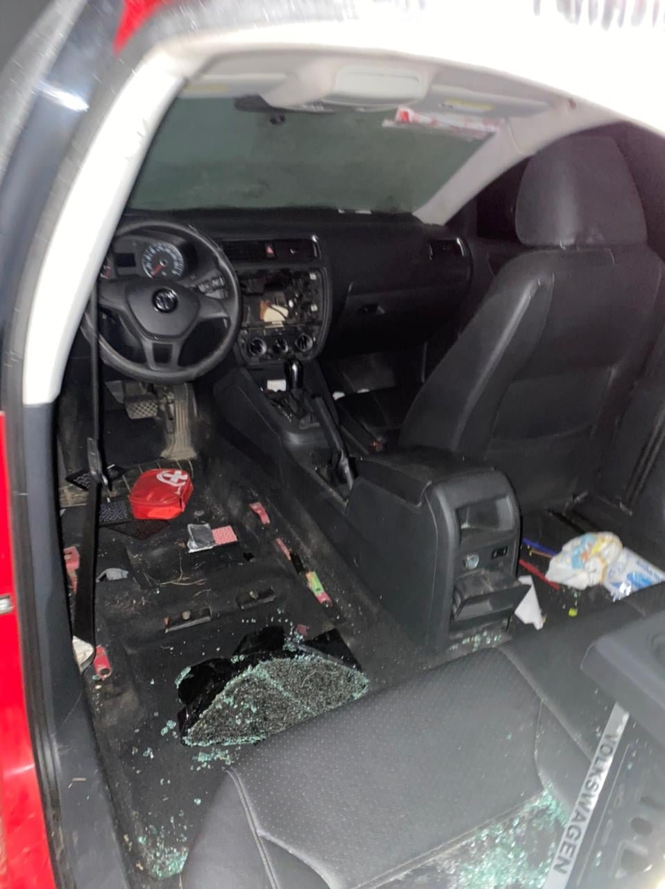 На Львівщині поліцейські затримали трьох чоловіків, підозрюваних у крадіжці деталей з автомобіля