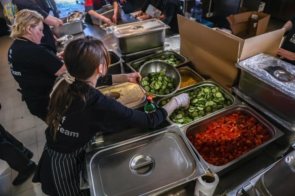 Фото: пресслужби Львівської ОДА, Як забезпечують організацію харчування для вимушених переселенців на Львівщині Як забезпечують організацію харчування для вимушених переселенців на Львівщині