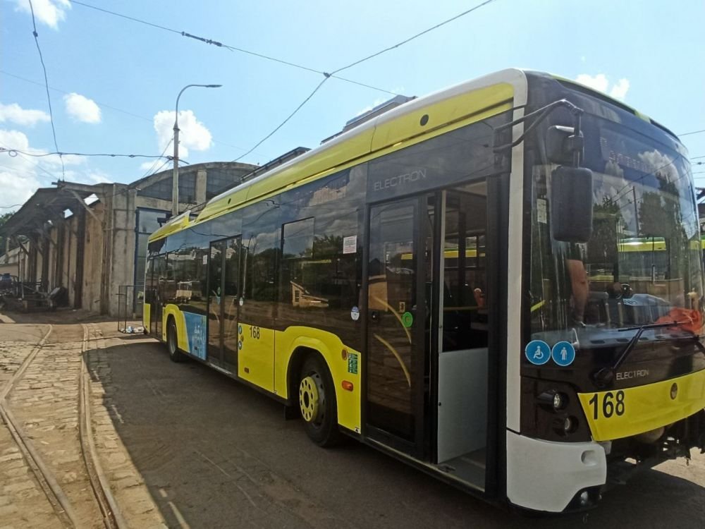 На вулиці Львова виїхав перший тролейбус із автономним ходом у тестовому режимі, - ФОТО, ВІДЕО