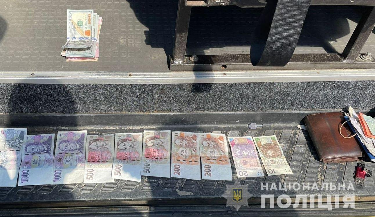На Львівщині затримали чоловіка, який за 4 тисячі євро виготовляв довідки для 