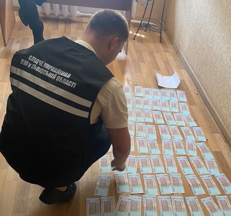 Директор коледжу на Львівщині брав гроші з абітурієнтів за вступ на державну форму, - ФОТО