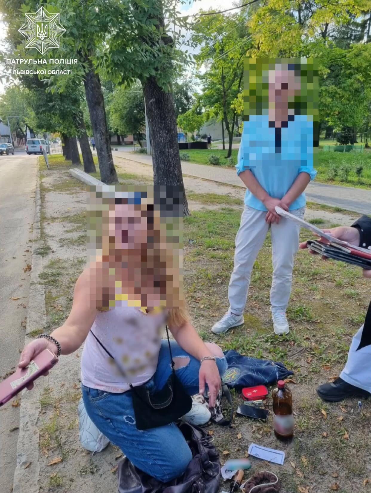У Львові двоє жінок обікрали школярку під час уроку фізкультури