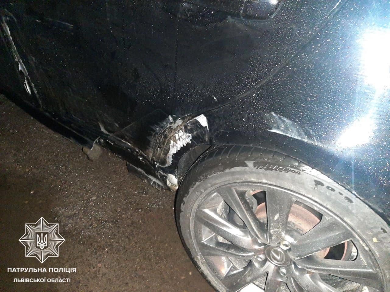 У Львові патрульні зупинили 19-річного п'яного водія Lexus під час комендантської години
