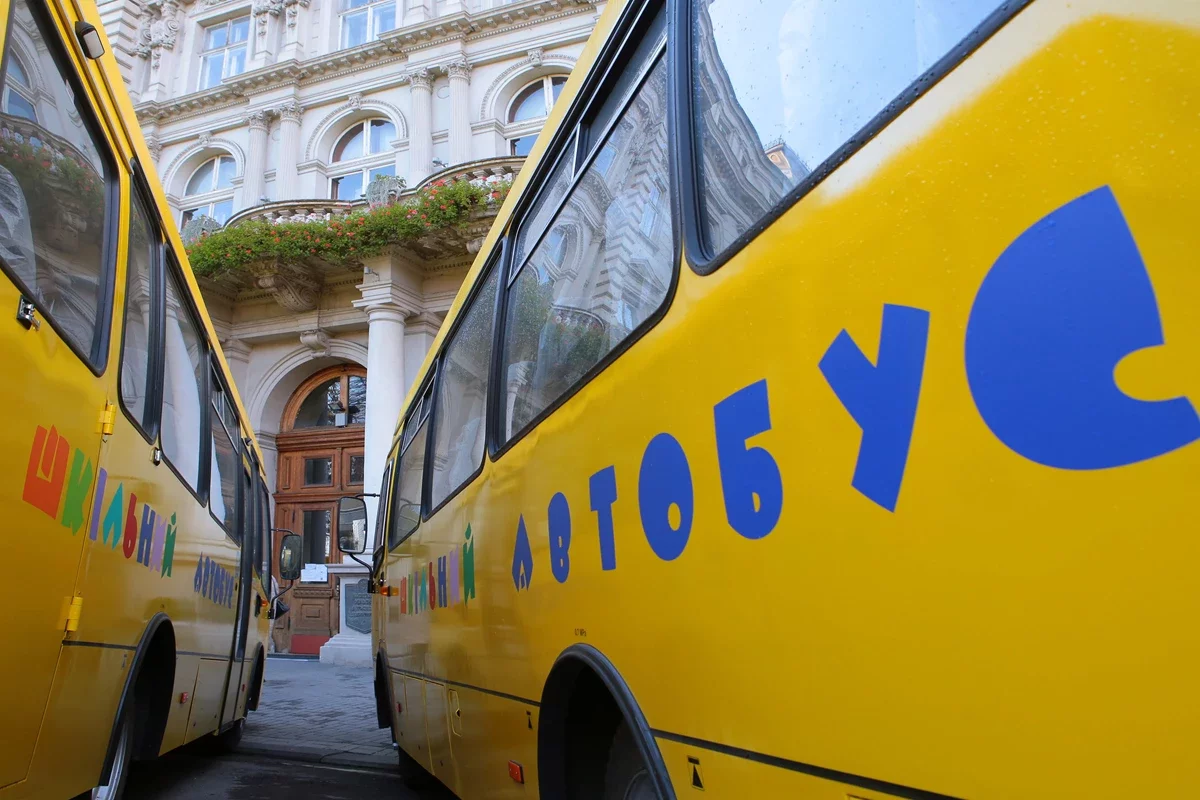 20 львівських громад отримали нові шкільні атобуси