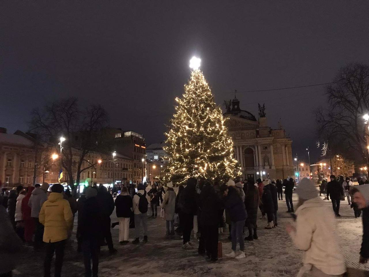 Як змінювалася головна ялинка Львова впродовж 10 років - ФОТО 