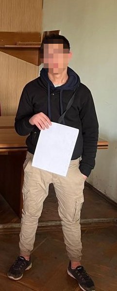 У Львові поблизу залізничного вокзалу 17-річний хлопець побив та пограбував чоловіка, - ФОТО