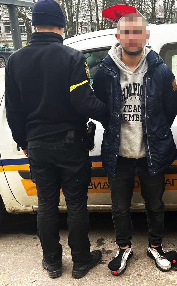 У Львові затримали двох чоловіків, які викрали автомобіль на Кульпарківській 