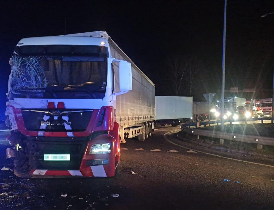 Подробиці масштабної аварії біля Львова за участі фури та автобуса: постраждали 28 пасажирів, - ФОТО 