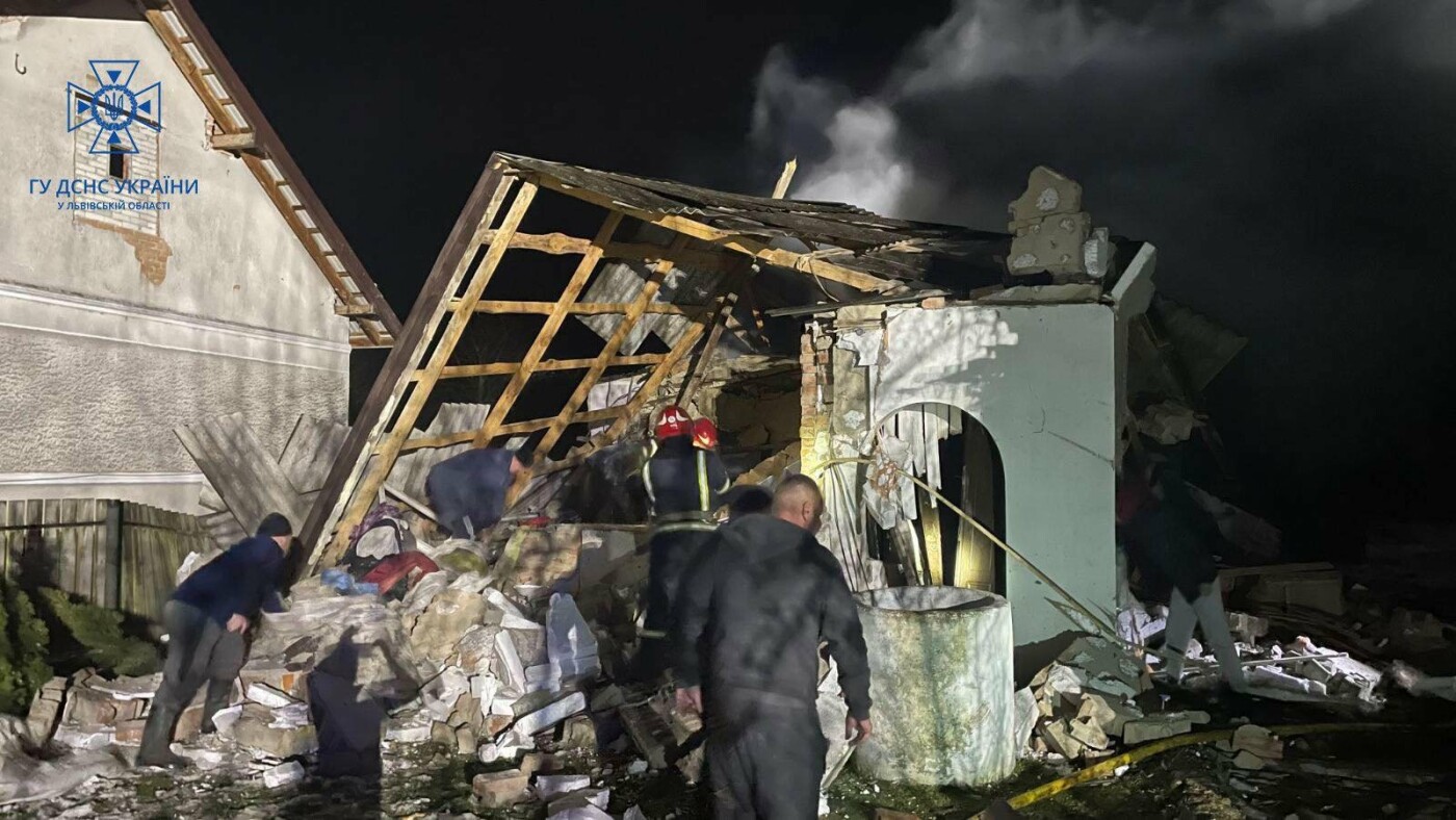 У Яворівському районі в будинку стався вибух газу: загинув власник будинку, - ФОТО