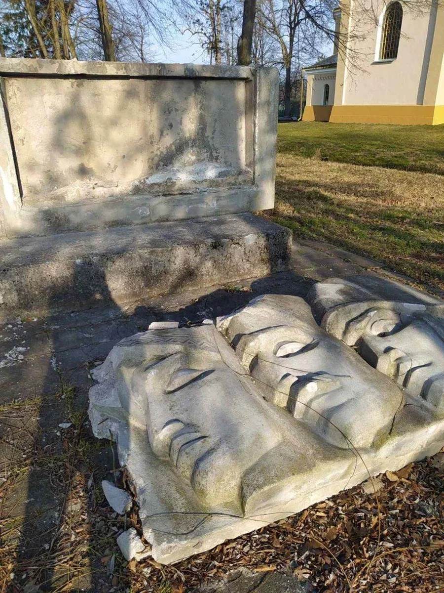 За тиждень на Львівщині ліквідували 6 радянських пам'ятників 