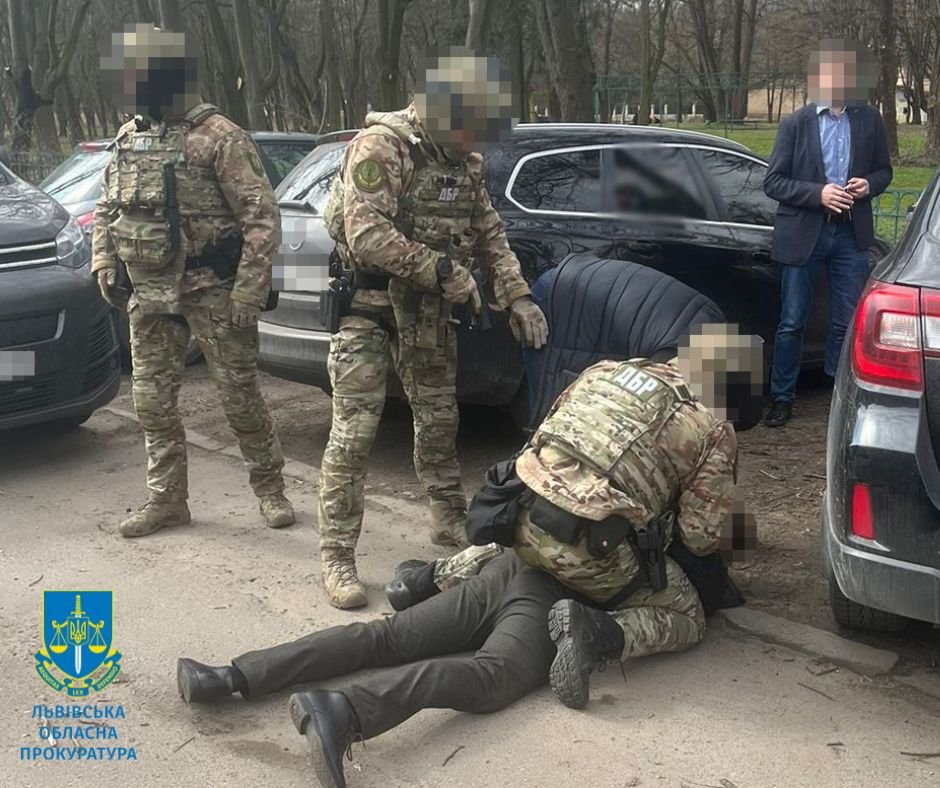 На Львівщині затримали правоохоронців, які вимагали кошти від благодійників