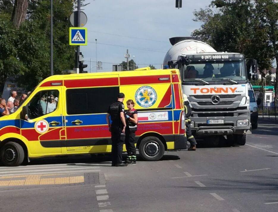 У Львові вантажівка на смерть збила чоловіка