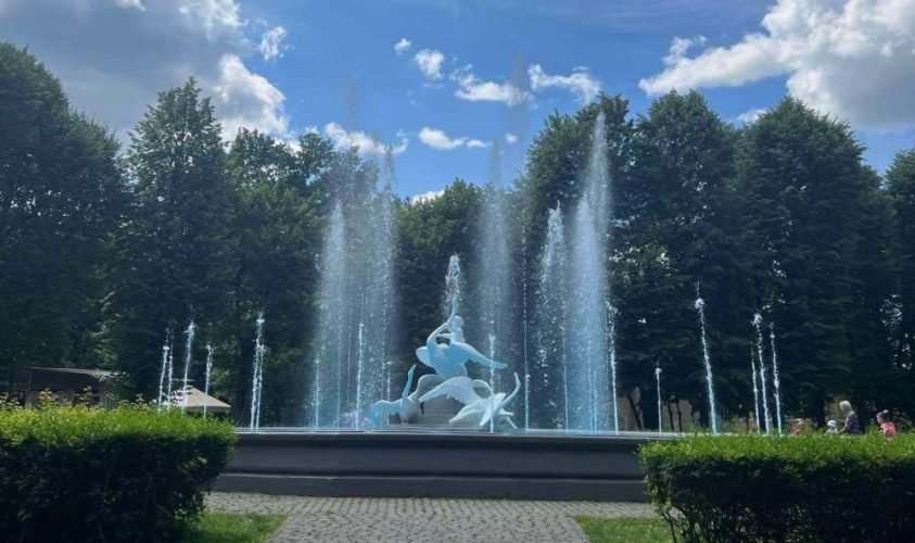 Фонтан Івасик-Телесик у парку