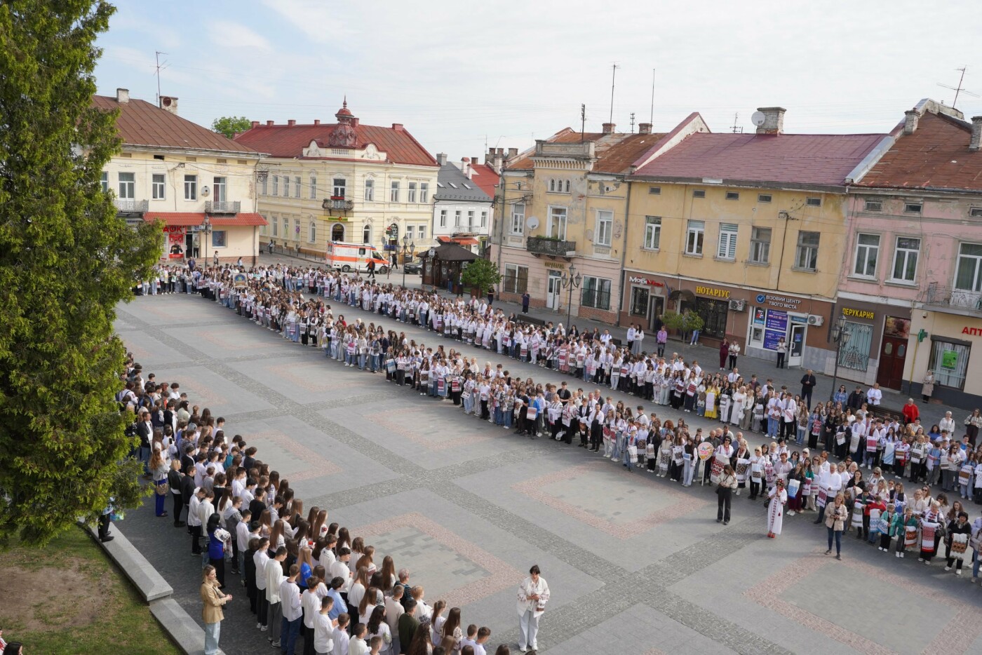 Масове представлення автентичних рушників під час акції «Мамин рушник»