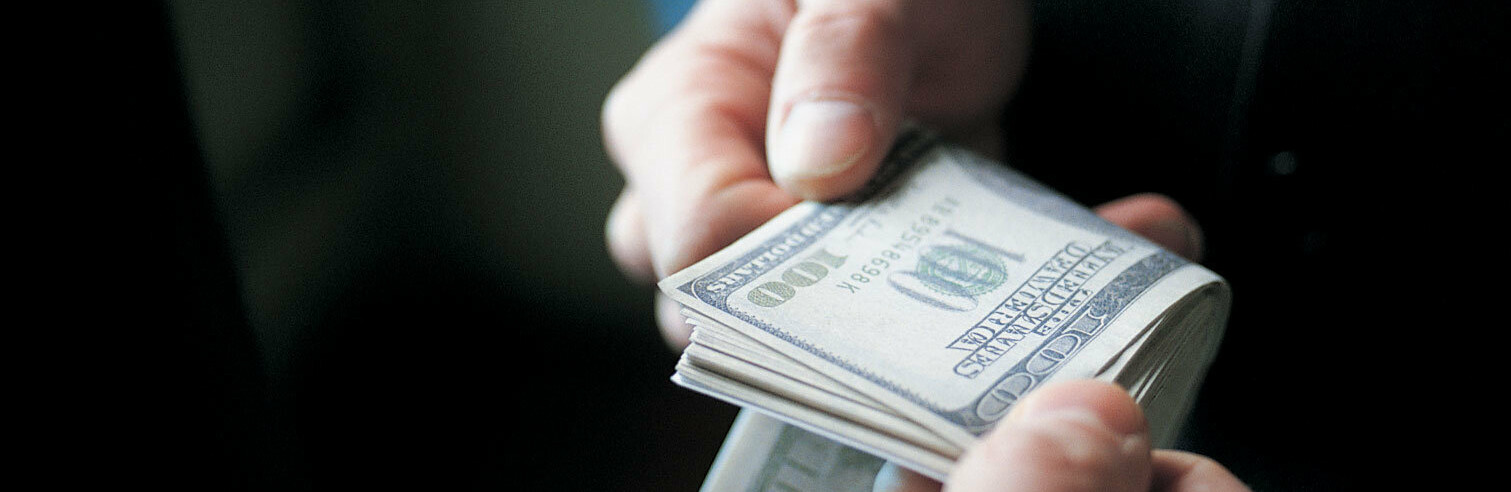 Під час отримання хабарів затримали двох посадовців районної та сільської рад на Львівщині