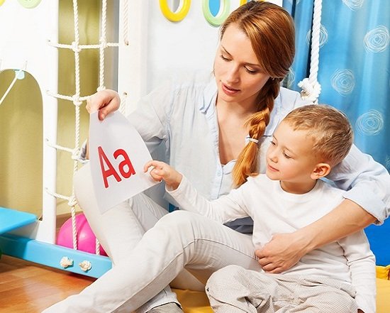 Як навчити дитину букв у 2 роки?