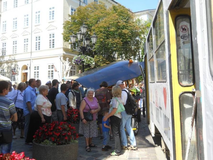 602376_171044449737576_1260136827_n