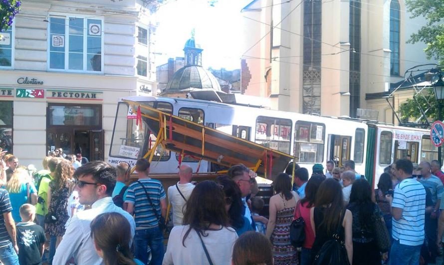 7264_10201341036792980_407798046_n