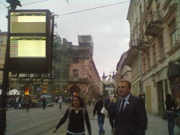 944734_594382493920003_1715168894_n