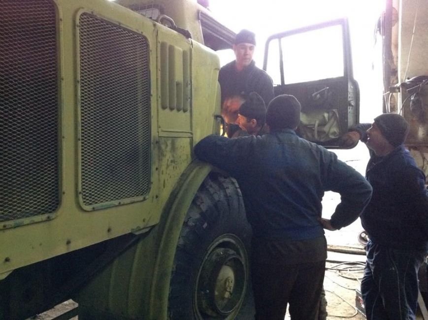 На Львівщині волонтери відремонтували тягач для АТО (ФОТО) (фото) - фото 1 На Львівщині волонтери відремонтували тягач для АТО (ФОТО) (фото) - фото 1