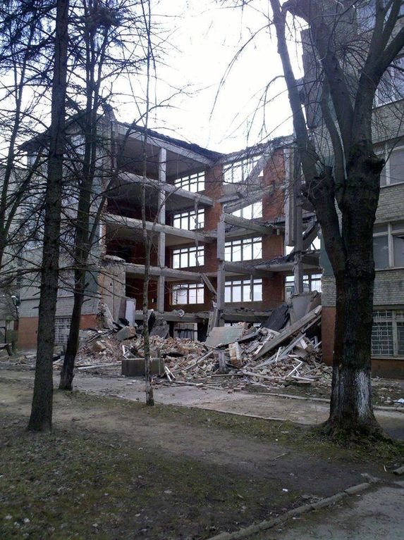 Фото з місця події, де у Львові впала п’ятиповерхова стіна (ФОТО) (фото) - фото 2