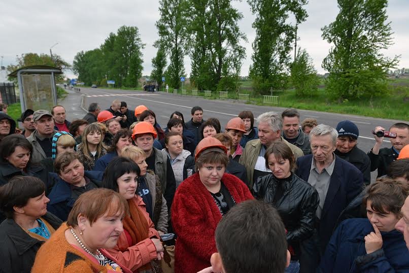 Працівники “Львівської вугільної компанії” знову бунтують: люди вимагають виплатити їм зарплату (ФОТО) (фото) - фото 1