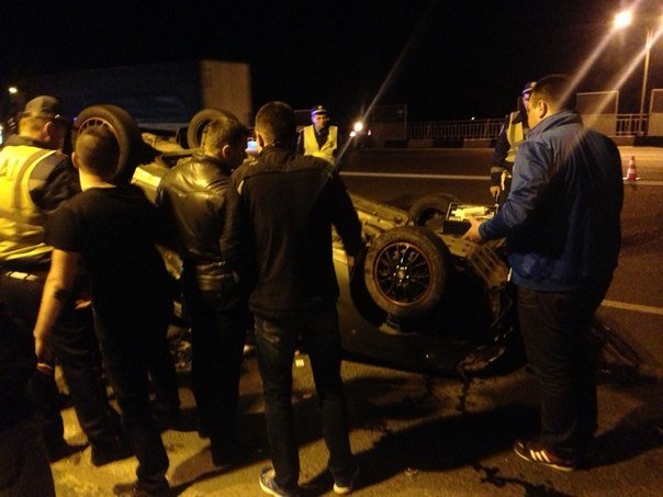 У Львові на Скнилівському мості внаслідок ДТП перекинувся автомобіль (ФОТО) (фото) - фото 3