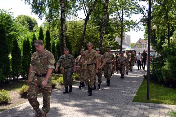 Правоохоронці Львівської залізниці, які перебували на передовій повернулись додому (ФОТО) (фото) - фото 1