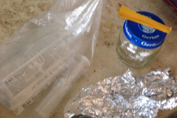 На Львівщині 23-річний чоловік у власному помешканні відкрив нарколабораторію (фото) - фото 1