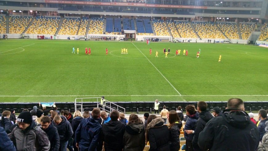 Україна-Румунія: як львів'яни вболівали за національну жіночу збірну з футболу (ФОТО) (фото) - фото 1