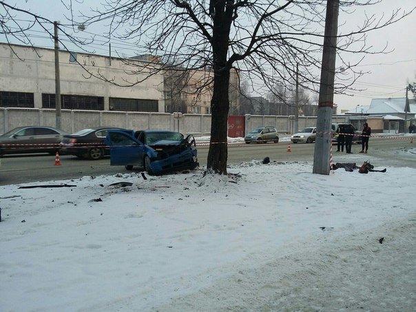 На вул. Городоцькій автомобіль збив на смерть жінку. Опубліковані фото з місця події (ФОТО) (фото) - фото 2