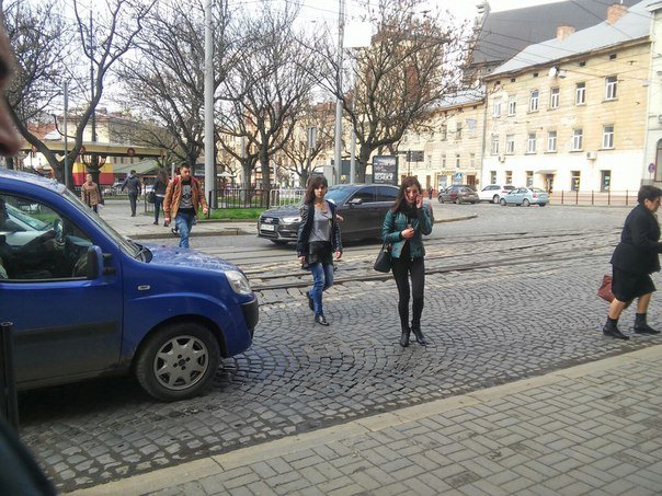Львів'яни вимагають встановити світлофор на пішохідному переході на пл.Соборній (ФОТО) (фото) - фото 2