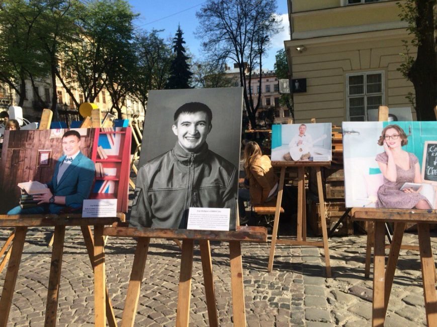 У Львові просто неба показали виставку 