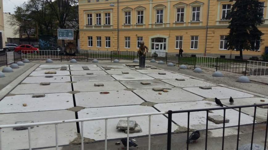 Оновлений фонтан на площі Митній планують відкрити у червні (ФОТО) (фото) - фото 1
